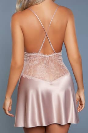 Lingerie BeWicked Carina Slip Blush - Nattlinne i satin med spets