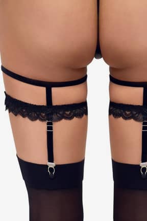 Lingerie Cottelli Accessoires - Velvet And Lace Suspender Garters - Black - L/XL - Soft velvet and lace hug your curves while sturdy clips keep stockings teasingly in place. Luxurious vintage styling meets adjustable, removable straps for endless seductive looks.